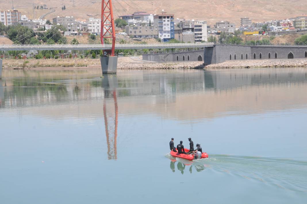 Kayıp kız çocuğu Dicle Nehri’nde aranıyor 13